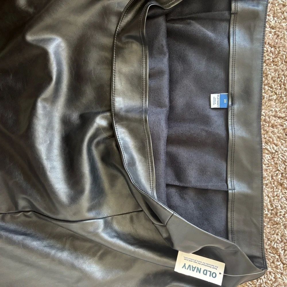 Old Navy Sleek leather Skirt - Picture 5 of 7